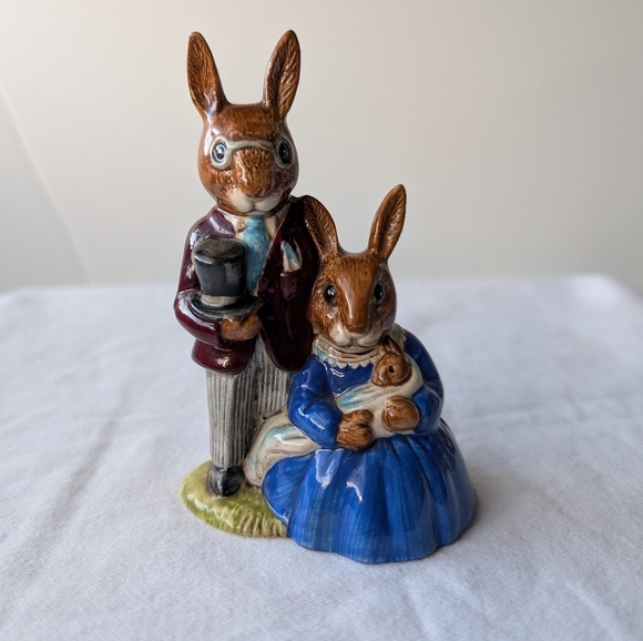 Royal Doulton Bunnykins Family Photograph Earthenware Figurine Discontinued - Picture 1 of 12